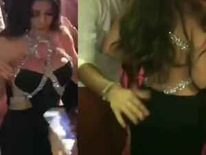 Haifa chose a sexy strapless revealing black dress for the occasion (Source: exclusivestars - Instagram)