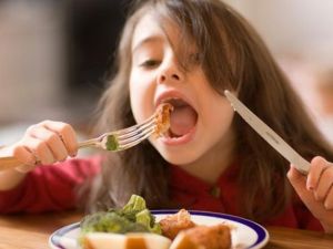 السمك أفضل وجبة للاطفال الصغار 