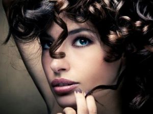 زيت مونوي لعلاح مشاكل الشعر والبشرة