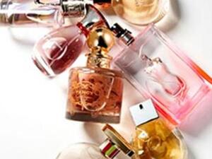 صورة تعبيرية لمجموعة عطور مختلفة 