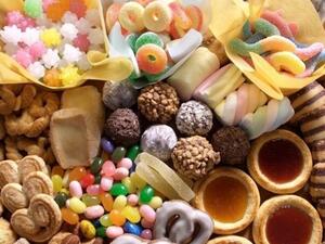 سهولة الحصول على السكاكر والكعك والموالح تسبب الادمان عليها 