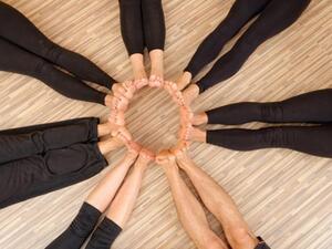 السراويل الضيقة موضة ولكن يجب ان ترتديها بالطريقة التي تناسب شكل جسمك 