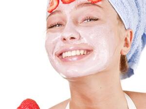 الفراولة تعالج التهابات الجلد والبثور وحب الشباب وحتى حروق الشمس