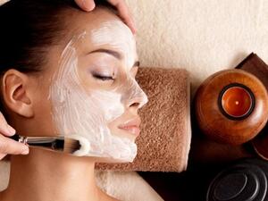 استعمال مقشر طبيعي بانتظام يخفف من البقع وآثار البثور 