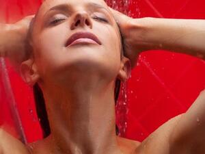 وقت الاستحمام هو تفضيل شخصي ولكن هناك فوائد عديدة للاستحمام صباحا أو مساءا 