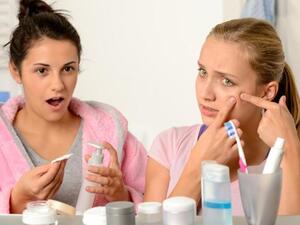 اختاري معجون اسنان عشبي بدلا من الانواع التجارية التي تحتوي على مواد كيماوية 