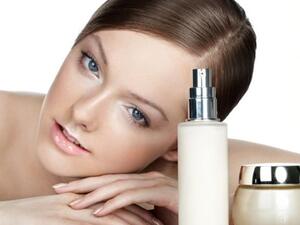 استعمال المستحضرات المناسبة يساعد على حماية البشرة من المؤثرات الخارجية 