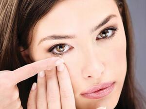 الاهتمام بنظافة العدسات يحمي عيونك من الالتهابات الخطيرة 