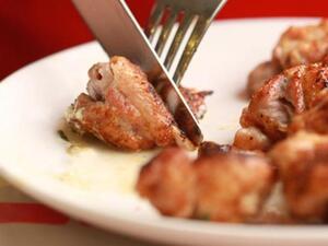 قطع الطعام الى لقم صغيرة يشجع على خسارة الوزن