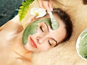 أقنعة الوجه المعالجة هي أفضل طريقة للحصول على بشرة نضرة ونظيفة بدون تعب