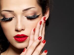 الغذاء الصحي يمكن أن يزيد من قوة وطول الرموش 