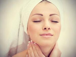 العناية بجلد الرقبة يساعد في الحفاظ على مرونتها