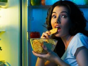 تناول وجبة خفبفة صحية قبل النوم يساعد على خسارة الوزن 