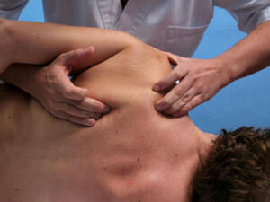 التمرينات الرياضية الشاقة قد تصيب العضلة بالتمزق أو الشد.