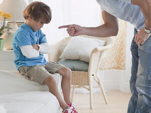 الضرب ليست وسيلة لكِتربي فيها طفلك.