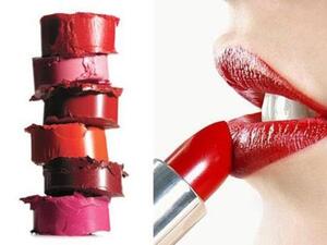 أحمر الشفاه يتضمن مواد فعالة هورمونيا (مواد كيماوية) ضارة.