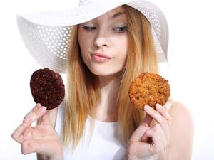 تجنب الكاربوهيدات المكررة وتناولها من مصادر صحية مثل الفواكه، والخضار، والحبوب الكاملة.