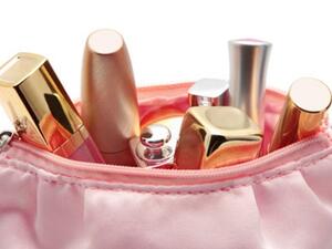 أغلب الأشخاص يلتزمون بميزانية محددة عند شراء الهدايا 