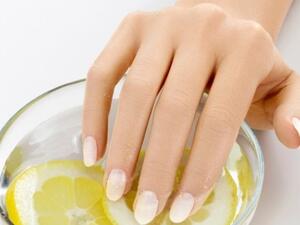العناية بالاظافر تبدأ من الداخل مع الحرص على الترطيب الخارجي