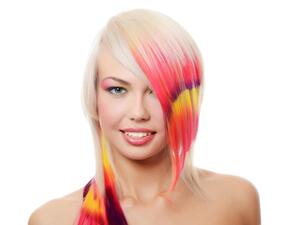 هذا الصيف ستكونين حورية مسحورة من البحر بظلال الالوان الزرقاء والبنفسجية والشقراء