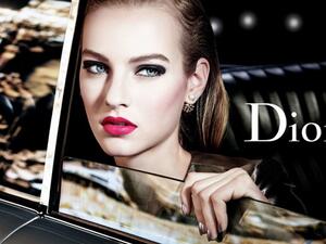 امرأة ديور هذا العيد متألقة بالذهب