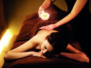 العلاج بالشمع يغذي الحواس. ويترك البشرة منتعشة.