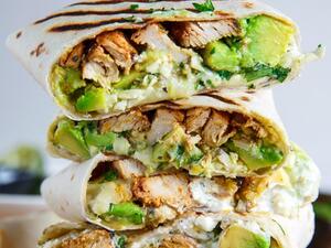 المطبخ المكسيكي بوريتو الدجاج الأفوكادو