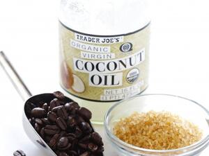 مقشر القهوة بالسكر لبشرة شابة