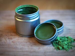 مرطب الشفاه بالماتشا