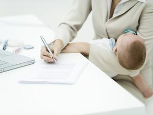 سياسة إجازة الأمومة المدفوعة الأجر هي أداة محتملة للحد من وفيات الأطفال