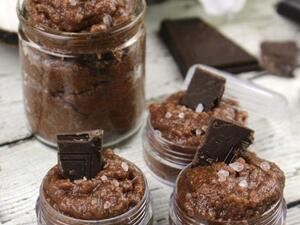  مقشر للشفاه بالشوكولاتة