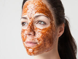 قناع القرفة وجوزة الطيب