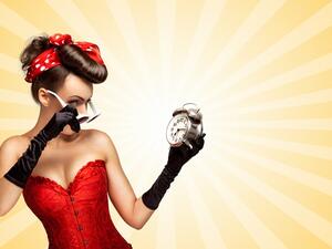 الكورسيه من تحت الثياب الى واجهة الموضة