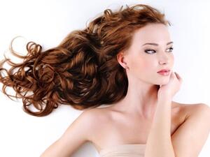 يعد زيت جوز الهند من أفضل الزيوت لتقوية وتطويل الشعر وترطيبه