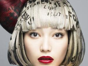 الرسم والكتابة على الشعر موضة جريئة

يتم استخدام الشعر كقطعة كانفا أو قماش