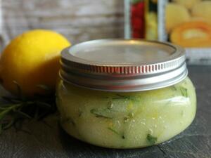 مقشر اليدين بالليمون وإكليل الجبل