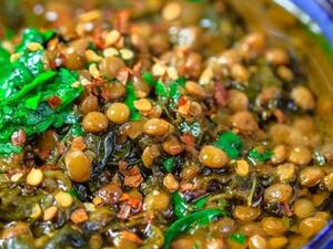 شوربة العدس مع السبانخ