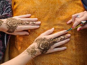 أفضل طريقة للتخلص من نقش الحناء