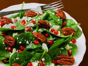 سلطة السبانخ والرمان