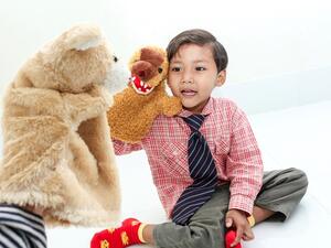 العرائس المتحركة فرصة رائعة للتواصل مع الاطفال المصابين بالتوحد