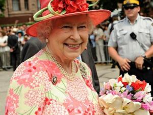 الملكة إليزابيث واناقة مميزة في كل المناسبات