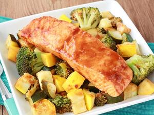 سمك السلمون مع الخضار