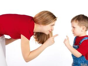 الصبر والحكمة في التصرف يساعدان على كبح عناد الطفل