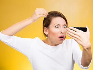 خلطات طبيعية لشعر اقل بياضا