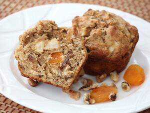 مافن الخريف بالتفاح والدراق والجوز