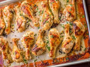 أفخاذ الدجاج بالثوم والمستردة