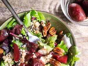 سلطة البنجر  والفيتا