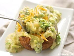 بطاطا مشوية مع البروكلي