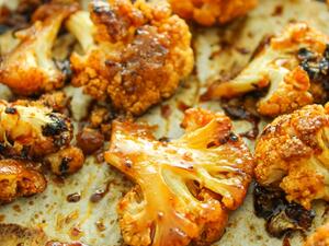 قرنبيط حار ومحمص بالفرن