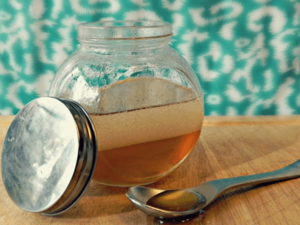 اصنعيه بنفسك: قناع العسل و زيت جوز الهند للشعر